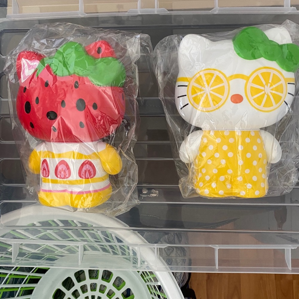 Hello Kitty Collector’s Edition Vinyl Coun Banks